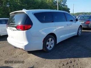 2020 Chrysler Pacifica Touring with VIN 2C4RC1FG4LR135808, listed as a IAAI auction lot 42553096 with 152,942 mi miles and . Bid and sale history available at DreamBid. Image 4.