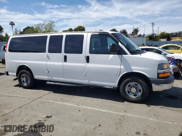 2015 Chevrolet Express Passenger LT with VIN 1GAZG1FG7F1115655, listed as a Copart auction lot 52825575 with 168,167 mi miles and Clean title. Bid and sale history available at DreamBid. Image 4.