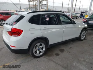 2015 BMW X1 sDrive28i with VIN WBAVM1C53FV318663, listed as a IAAI auction lot 41711526 with 182,204 mi miles. Bid and sale history available at carsss.com. Image 4.
