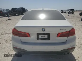 2018 BMW 5 Series 530i z VIN WBAJA5C54JWA57368, wystawiony jako Copart lot #49700045 z przebiegiem Nie podano mil oraz Szkody całkowita. Historia ofert i sprzedaży dostępna na DreamBid. Obrazek 6.