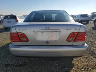 1998 Mercedes-Benz E 320 with VIN WDBJF25F7WA598665, listed as a Copart auction lot 83581624 with 131,537 mi miles and Clean Title. Bid and sale history available at DreamBid. Image 6.