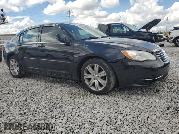 2013 Chrysler 200 Touring z VIN 1C3CCBBB4DN656469, wystawiony jako Copart lot #56731935 z przebiegiem 184 137 mil mil oraz Szkoda całkowita • Salvage title. Historia ofert i sprzedaży dostępna na DreamBid. Obrazek 4.