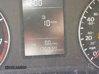 2014 Volkswagen Passat Wolfsburg Edition z VIN 1VWAT7A37EC101438, wystawiony jako IAAI lot #41333508 z przebiegiem 136 939 mil mil oraz . Historia ofert i sprzedaży dostępna na DreamBid. Obrazek 15.