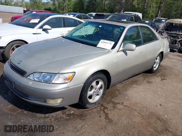 1998 Lexus ES 300 Luxury Sport Sdn with VIN JT8BF28G1W5049917, listed as a IAAI auction lot 42093778 with 331,253 mi miles. Bid and sale history available at carsss.com. Image 17.