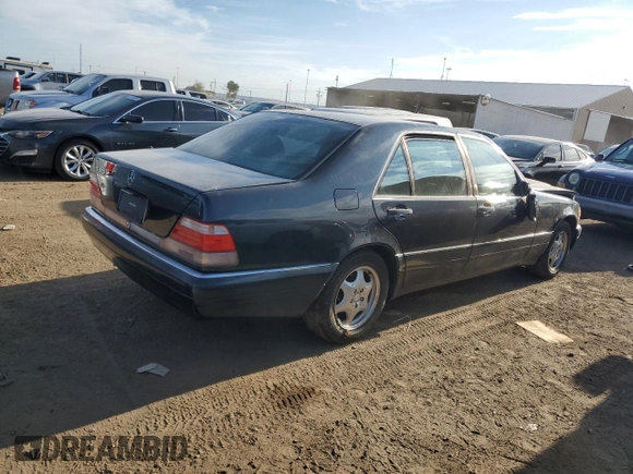1999 Mercedes-Benz S 320/430/500 z VIN WDBGA33G6XA407104, wystawiony jako Copart lot #69530574 z przebiegiem Nie podano mil oraz Czysty tytuł • Clean title. Historia ofert i sprzedaży dostępna na DreamBid. Obrazek 3.