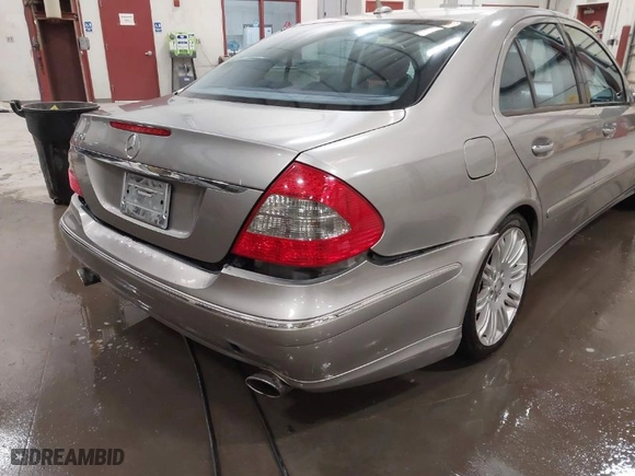 2007 Mercedes-Benz E-Class 3.5L with VIN WDBUF56X07B130147, listed as a IAAI auction lot 41856772 with 174,569 mi miles. Bid and sale history available at carsss.com. Image 6.