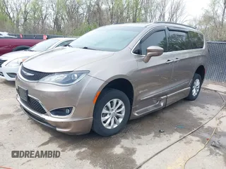 2017 Chrysler Pacifica Touring L with VIN 2C4RC1BG9HR831786, listed as a IAAI auction lot 41928645 with 37,811 mi miles and . Bid and sale history available at DreamBid. Image 17.