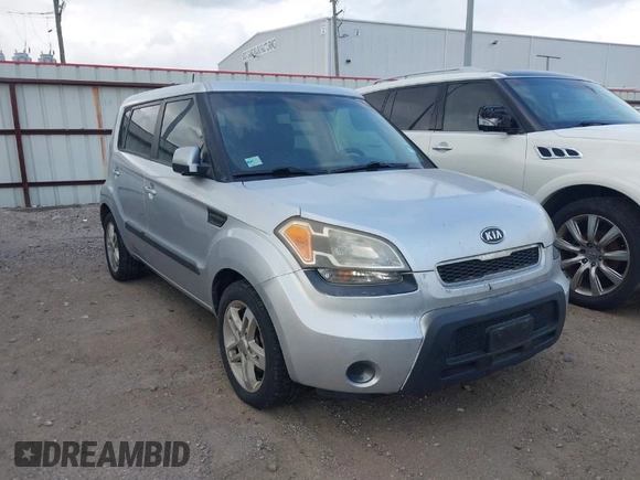 2011 Kia Soul + with VIN KNDJT2A2XB7705227, listed as a IAAI auction lot 41942432 with 293,320 mi miles. Bid and sale history available at carsss.com. Image 1.