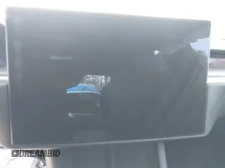 2022 Tesla Model X Plaid z VIN 7SAXCBE6XNF340704, wystawiony jako IAAI lot #41928524 z przebiegiem Nie podano mil oraz . Historia ofert i sprzedaży dostępna na DreamBid. Obrazek 18.