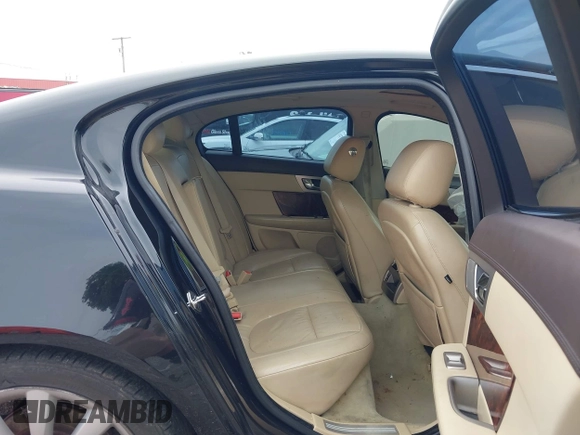 2011 Jaguar XF Premium z VIN SAJWA0GB9BLS18116, wystawiony jako IAAI lot #42451885 z przebiegiem 168 865 mil mil oraz . Historia ofert i sprzedaży dostępna na DreamBid. Obrazek 8.