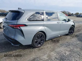 2024 Toyota Sienna XSE with VIN 5TDXRKEC0RS199029, listed as a IAAI auction lot 41426804 with 29,681 mi miles. Bid and sale history available at carsss.com. Image 4.