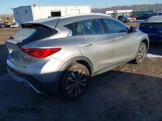 2018 Infiniti QX30 Premium z VIN SJKCH5CR1JA048452, wystawiony jako IAAI lot #41366688 z przebiegiem 109 456 mil mil oraz . Historia ofert i sprzedaży dostępna na DreamBid. Obrazek 4.