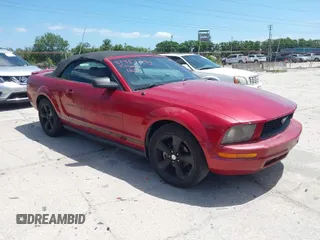 2008 Ford Mustang Deluxe with VIN 1ZVHT84N785153453, listed as a IAAI auction lot 41917393 with 124,104 mi miles and . Bid and sale history available at carsss.com. Image 1.