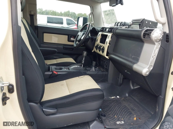 2010 Toyota FJ Cruiser with VIN JTEBU4BF1AK095319, listed as a IAAI auction lot 41721065 with 126,262 mi miles. Bid and sale history available at carsss.com. Image 5.