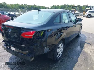 2016 Ford Focus S z VIN 1FADP3E26GL393235, wystawiony jako IAAI lot #42385660 z przebiegiem 133 049 mil mil oraz . Historia ofert i sprzedaży dostępna na DreamBid. Obrazek 4.
