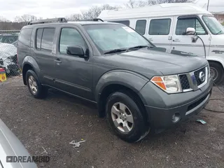 2005 Nissan Pathfinder SE with VIN 5N1AR18U55C760465, listed as a IAAI auction lot 41827578 with 236,946 mi miles. Bid and sale history available at carsss.com. Image 1.