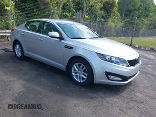 2013 Kia Optima LX z VIN 5XXGM4A72DG177062, wystawiony jako IAAI lot #42129883 z przebiegiem 144 097 mil mil oraz . Historia ofert i sprzedaży dostępna na DreamBid. Obrazek 1.