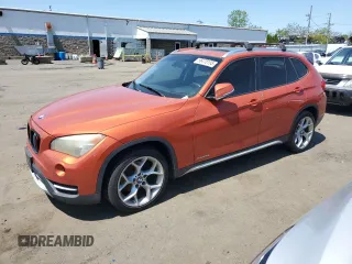 2013 BMW X1 xDrive28i z VIN WBAVL1C50DVR88087, wystawiony jako Copart lot #56478195 z przebiegiem 157 385 mil mil oraz Czysty tytuł • Clean title. Historia ofert i sprzedaży dostępna na DreamBid. Obrazek 1.