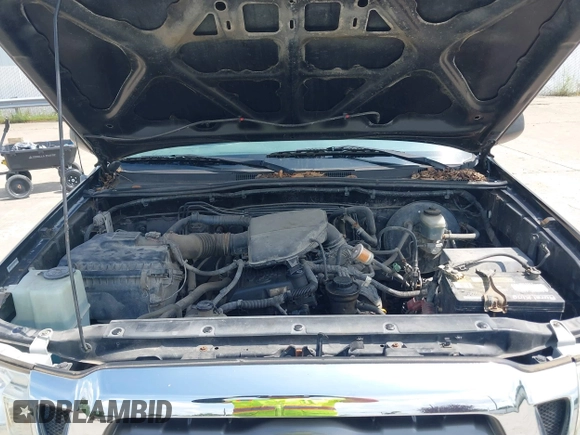 2005 Toyota Tacoma with VIN 5TEUX42N15Z027745, listed as a IAAI auction lot 42527295 with 302,892 mi miles and . Bid and sale history available at DreamBid. Image 10.