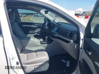 2018 Toyota Highlander SE with VIN 5TDKZRFH8JS548391, listed as a IAAI auction lot 42227742 with 79,782 mi miles and . Bid and sale history available at DreamBid. Image 5.