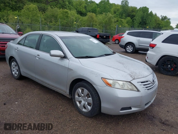 2007 Toyota Camry CE z VIN 4T1BE46K87U188131, wystawiony jako IAAI lot #42378672 z przebiegiem 274 966 mil mil oraz . Historia ofert i sprzedaży dostępna na DreamBid. Obrazek 1.