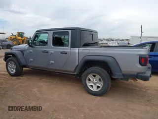 2020 Jeep Gladiator Sport S with VIN 1C6HJTAG1LL141165, listed as a IAAI auction lot 42013668 with 176,107 mi miles. Bid and sale history available at carsss.com. Image 14.