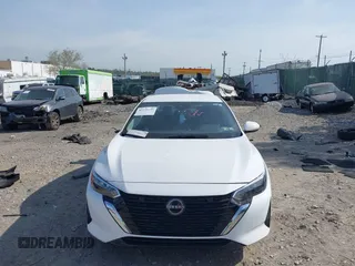 2024 Nissan Sentra S z VIN 3N1AB8BV2RY285764, wystawiony jako IAAI lot #42125259 z przebiegiem Nie podano mil oraz . Historia ofert i sprzedaży dostępna na DreamBid. Obrazek 11.