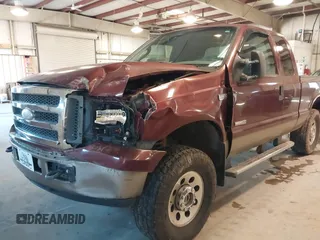 2005 Ford F-250 XL z VIN 1FTSX21P85EA05534, wystawiony jako IAAI lot #41276551 z przebiegiem 176 365 mil mil oraz . Historia ofert i sprzedaży dostępna na DreamBid. Obrazek 6.