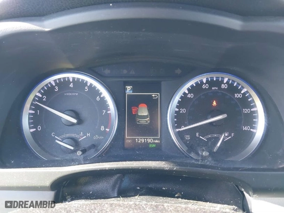 2018 Toyota Highlander SE with VIN 5TDJZRFH7JS867633, listed as a IAAI auction lot 41563063 with 129,190 mi miles. Bid and sale history available at carsss.com. Image 15.