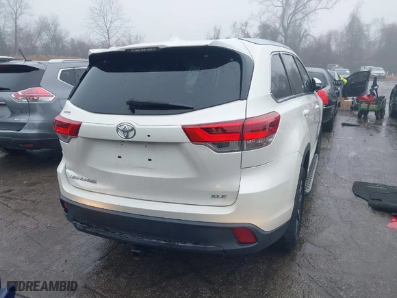 2019 Toyota Highlander SE with VIN 5TDKZRFHXKS565808, listed as a IAAI auction lot 41014235 with NaN miles. Bid and sale history available at carsss.com. Image 16.