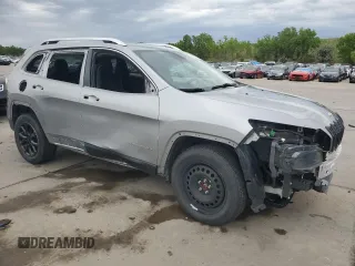 2016 Jeep Cherokee Altitude z VIN 1C4PJMCB7GW308936, wystawiony jako Copart lot #59229035 z przebiegiem 124 087 mil mil oraz Szkoda całkowita • Salvage title. Historia ofert i sprzedaży dostępna na DreamBid. Obrazek 4.