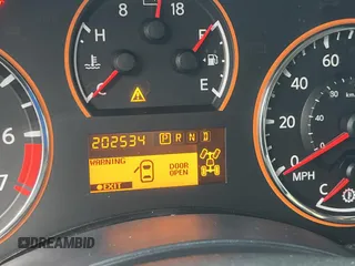 2008 Nissan Armada LE z VIN 5N1BA08C98N609540, wystawiony jako Copart lot #45696745 z przebiegiem 202 534 mil mil oraz Czysty tytuł • Clean title. Historia ofert i sprzedaży dostępna na DreamBid. Obrazek 8.
