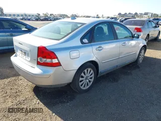 2005 Volvo S40 with VIN YV1MS390X52115002, listed as a IAAI auction lot 42095698 with 261,592 mi miles. Bid and sale history available at carsss.com. Image 4.