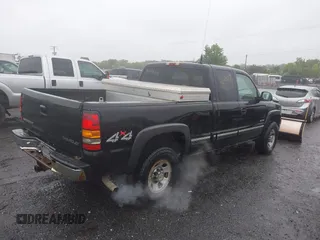 2000 Chevrolet Silverado 2500 LS z VIN 1GCGK29UXYE135561, wystawiony jako IAAI lot #42318334 z przebiegiem 286 967 mil mil oraz . Historia ofert i sprzedaży dostępna na DreamBid. Obrazek 4.