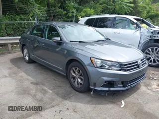 2017 Volkswagen Passat S z VIN 1VWAT7A38HC077932, wystawiony jako IAAI lot #42389235 z przebiegiem 183 991 mil mil oraz . Historia ofert i sprzedaży dostępna na DreamBid. Obrazek 1.