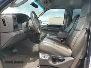 2003 Ford Excursion Eddie Bauer z VIN 1FMNU45S33ED05927, wystawiony jako Copart lot #65446335 z przebiegiem 149 989 mil mil oraz Czysty tytuł • Clean title. Historia ofert i sprzedaży dostępna na DreamBid. Obrazek 7.