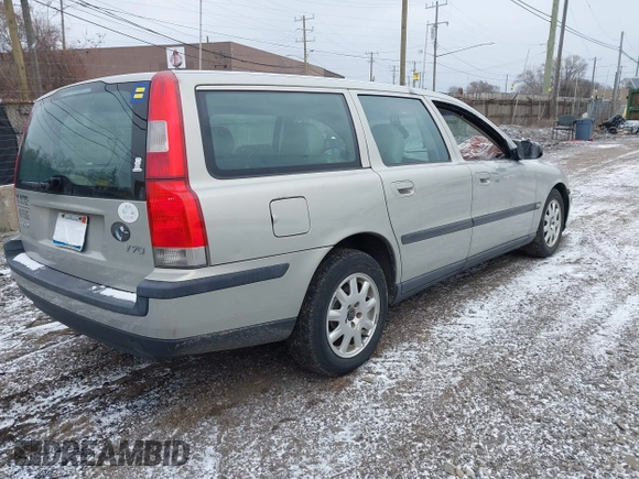 2001 Volvo V70 with VIN YV1SW61R412116714, listed as a IAAI auction lot 41241427 with 133,812 mi miles. Bid and sale history available at carsss.com. Image 4.
