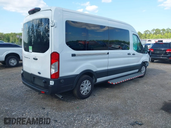 2024 Ford Transit Passenger XL z VIN 1FDAX2C89RKA86208, wystawiony jako IAAI lot #42260251 z przebiegiem 2 635 mil mil oraz . Historia ofert i sprzedaży dostępna na DreamBid. Obrazek 4.