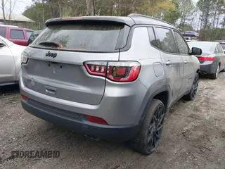 2018 Jeep Compass Latitude with VIN 3C4NJCBB0JT487272, listed as a IAAI auction lot 41955584 with 92,042 mi miles. Bid and sale history available at carsss.com. Image 4.