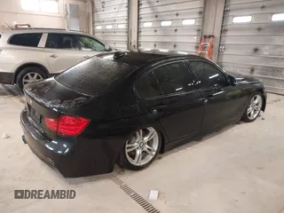 2015 BMW 3 Series 328i xDrive z VIN WBA3B3G56FNT19714, wystawiony jako IAAI lot #41831494 z przebiegiem 107 318 mil mil oraz . Historia ofert i sprzedaży dostępna na DreamBid. Obrazek 4.