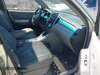2006 Toyota Highlander Hybrid with VIN JTEDW21A060015086, listed as a IAAI auction lot 42138780 with 228,472 mi miles. Bid and sale history available at carsss.com. Image 5.