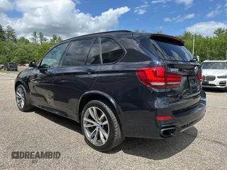 2015 BMW X5 xDrive50i z VIN 5UXKR6C56F0J75840, wystawiony jako IAAI lot #42409738 z przebiegiem 178 875 mil mil oraz . Historia ofert i sprzedaży dostępna na DreamBid. Obrazek 3.