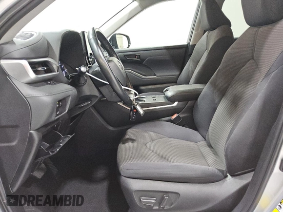 2023 Toyota Highlander L z VIN 5TDKDRAH7PS502727, wystawiony jako Copart lot #59237145 z przebiegiem 41 216 mil mil oraz Czysty tytuł • Clean title. Historia ofert i sprzedaży dostępna na DreamBid. Obrazek 7.