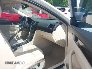 2014 Volkswagen Passat SEL Premium z VIN 1VWCN7A38EC069585, wystawiony jako IAAI lot #42236658 z przebiegiem 62 861 mil mil oraz . Historia ofert i sprzedaży dostępna na DreamBid. Obrazek 5.