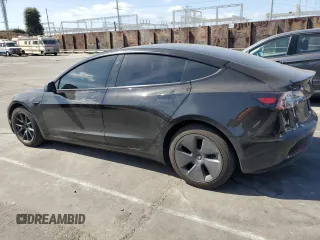 2022 Tesla Model 3 with VIN 5YJ3E1EAXNF120970, listed as a Copart auction lot 47631725 with 33,205 mi miles and Salvage Title. Bid and sale history available at DreamBid. Image 2.