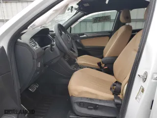 2024 Volkswagen Tiguan SE R-Line Black with VIN 3VV8B7AX6RM190447, listed as a Copart auction lot 49681975 with 3,203 mi miles and Salvage Title. Bid and sale history available at carsss.com. Image 7.