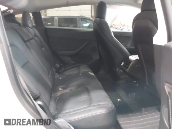 2020 Tesla Model Y Long Range z VIN 5YJYGDEE5LF041935, wystawiony jako IAAI lot #42369750 z przebiegiem 79 540 mil mil oraz . Historia ofert i sprzedaży dostępna na DreamBid. Obrazek 8.