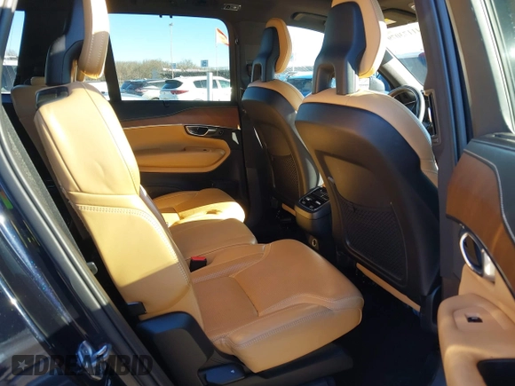 2017 Volvo XC90 Inscription with VIN YV4A22PL7H1142570, listed as a IAAI auction lot 41173079 with 165,647 mi miles. Bid and sale history available at carsss.com. Image 8.