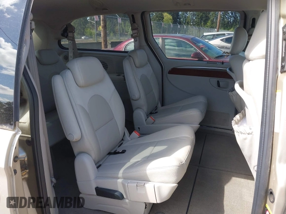 2005 Chrysler Town & Country Limited with VIN 2C8GP64L65R323207, listed as a IAAI auction lot 42150242 with 80,305 mi miles. Bid and sale history available at carsss.com. Image 8.