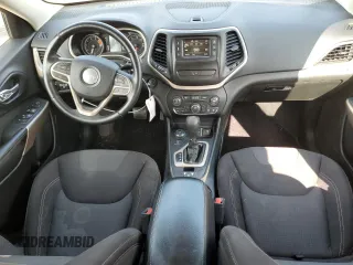 2017 Jeep Cherokee Latitude z VIN 1C4PJMCS6HW571419, wystawiony jako Copart lot #62496135 z przebiegiem 150 691 mil mil oraz Szkoda całkowita • Salvage title. Historia ofert i sprzedaży dostępna na DreamBid. Obrazek 8.
